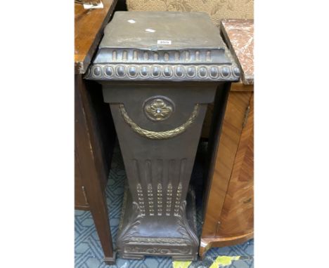 CERAMIC BRONZE EFFECT PLINTH - A/F