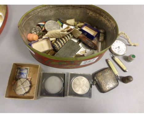 Tin of collectibles to include snuff box ,vesta case penknives military badges etc
