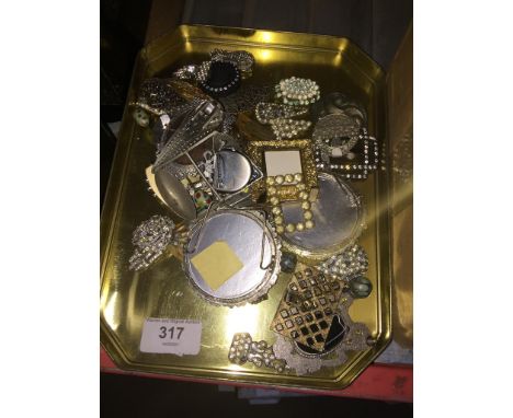 Tray of vintage costume jewellery 