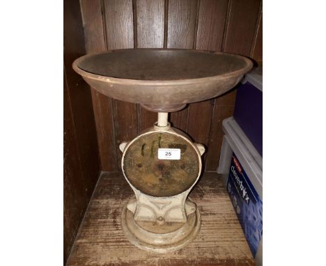 A vintage Salters No 50 family scale (no measuring arm) 