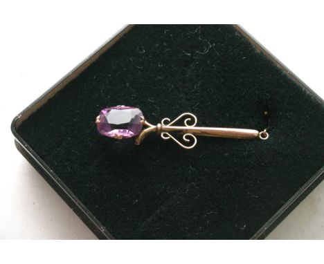 A 9ct gold drop pendant with amethyst stone