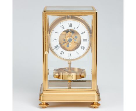 Seltene Atmos TischuhrJaeger-LeCoultre/Schweiz. Messing/vergoldet. 27 x 17 x 15,5 cm. Römische Ziffern. No: 0999. Im Kasten. 