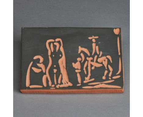 Bildplatte - "Personnages et cavalier ", 1968Pablo Picasso 1881 - 1973 Rötlicher Terrakotta, mit schwarzer Engobe und Ritzdek