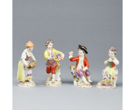 4 unterschiedliche GärtnerkinderStaatliche Porzellan Manufaktur, Meissen 1972, 1972, 1973, 1973. Porzellan, weiß, glasiert. P