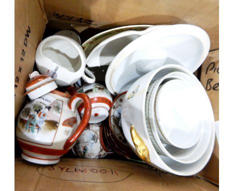 Various ceramics including Royal Worcester, casserole, souffle dishes, various dinner plates, Midwinter white with a green an