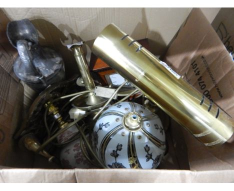 Reproduction brass Edwardian style desk lamp, table lamp and other metalware items (1 box) 