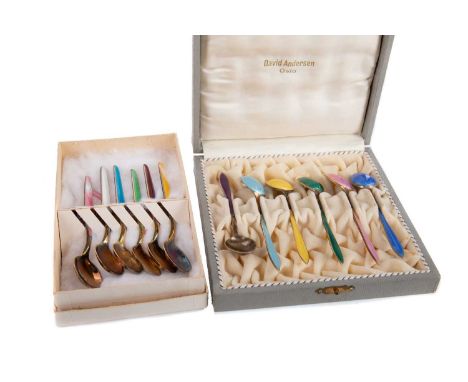 SET OF SIX NORWEGIAN SILVER AND GUILLOCHE ENAMEL COFFEE SPOONS,maker David Andersen of Oslo, 9.6cm long, in original fitted c