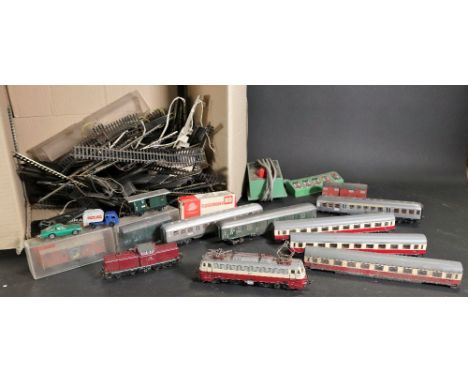 ‘Fleischmann’ A quantity of mostly modern trains and trackSome boxed
