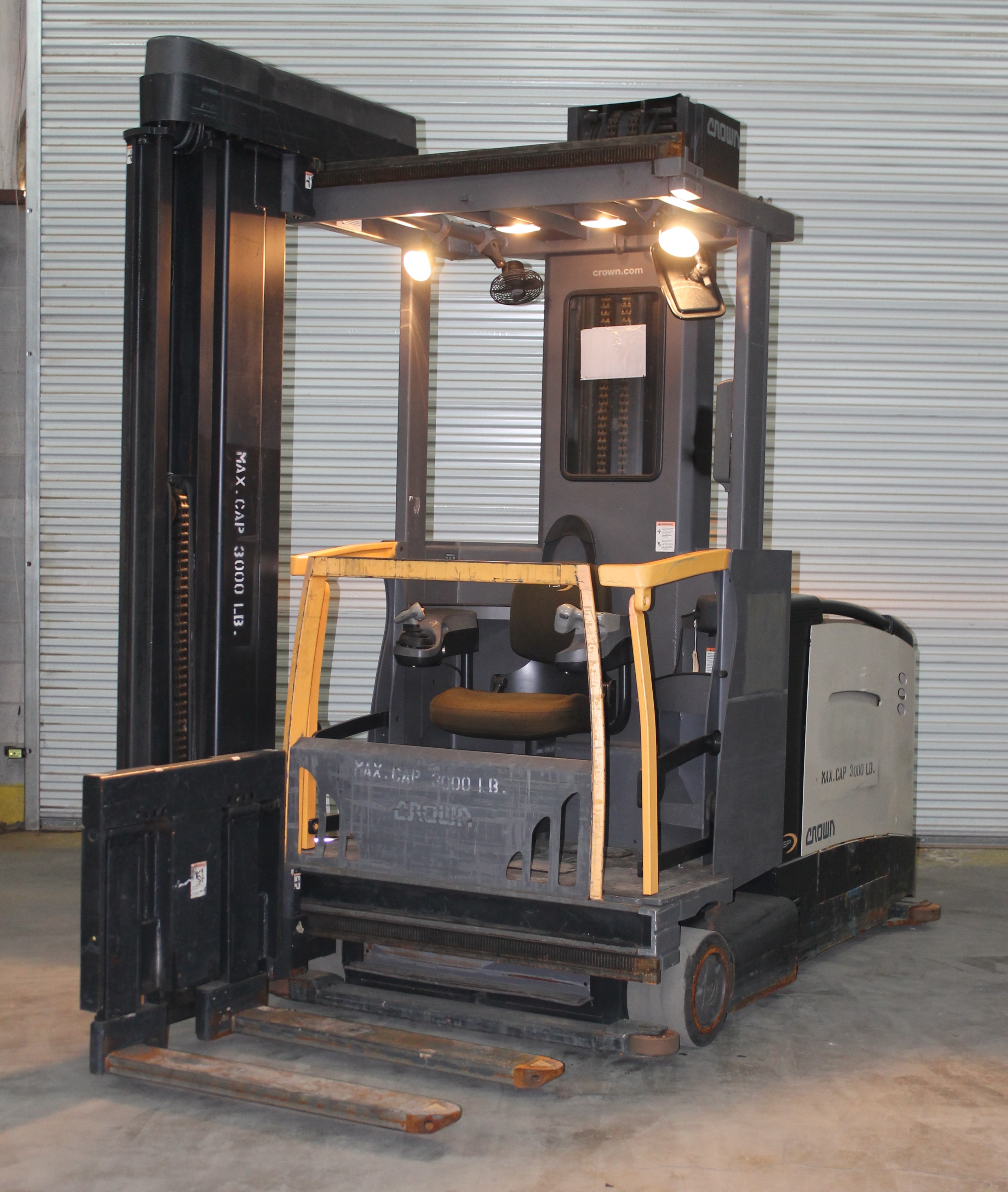 2007 Crown Tsp 6000 Series Very Narrow Aisle Swing Reach