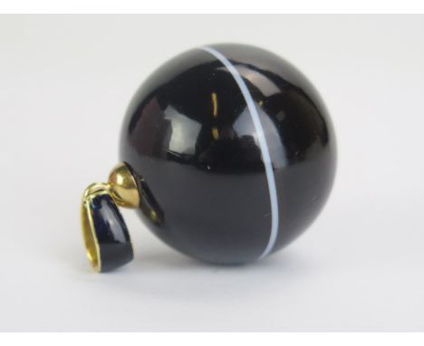 A Modern Banded Agate Pendant with a yellow metal and enamel mount, 25.5mm diam., 24g 