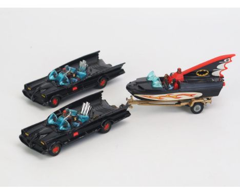 Corgi Batman Trio including x2 267 Batmobiles with red bat hubs, one with, the other without tow hooks and 107 Batboat - gene