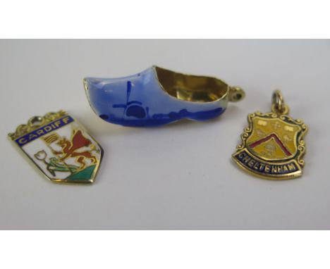 A 14K Gold Dutch 'Delft' Clog with enamel decoration (stamped 585, 1.45g) and hallmarked 9ct gold and enamel CARDIFF and CHEL