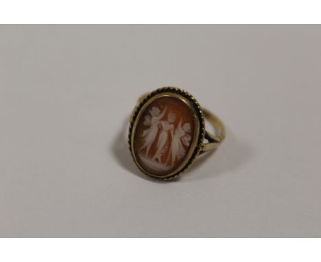 A HALLMARKED 9 CARAT GOLD THREE GRACES CAMEO RING