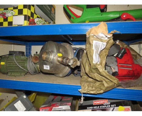TWO ELECTRIC PUMPS TOGETHER WITH A CHAINSAW BODY (3)