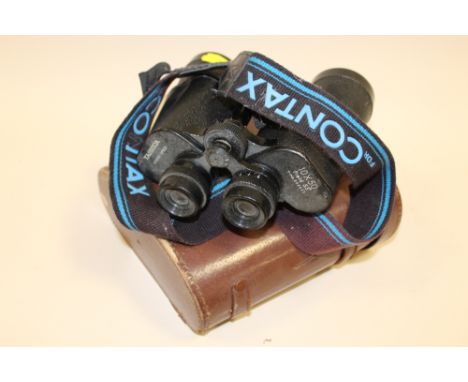 A CASED PAIR OF VINTAGE YASHICA BINOCULARS 