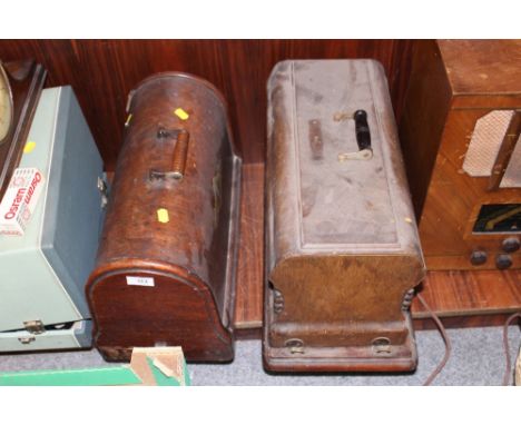 A MAHOGANY CASED VINTAGE SINGER SEWING MACHINE TOGETHER A JONES EXAMPLE (2)