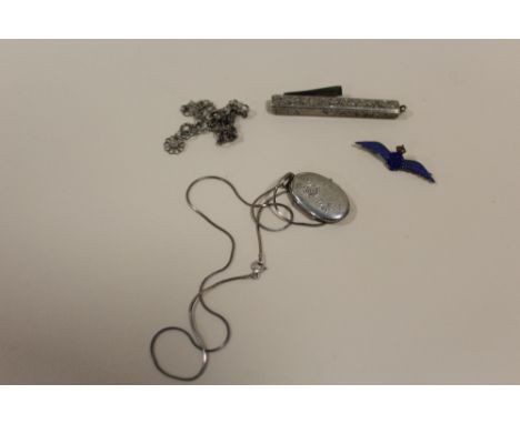 A COLLECTION OF STERLING SILVER TO INCLUDE A POCKET KNIFE A/F, LOCKET ETC