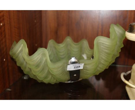 AN ART DECO SHELL SHAPED GREEN GLASS CHROME EFFECT LIGHT SHADE