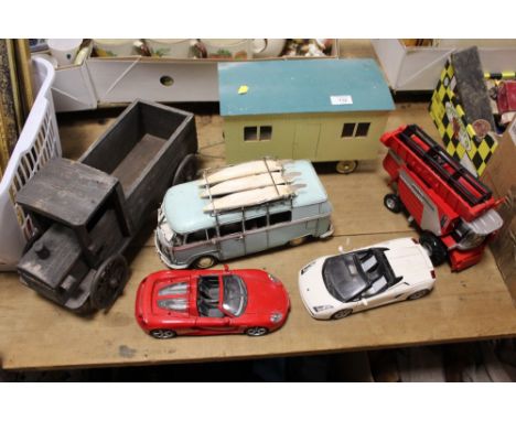 A COLLECTION OF TOY VEHICLES TO INCLUDE MAISTO EXAMPLES, WOODEN TRUCK ETC. 