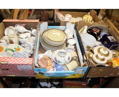 THREE TRAYS OF ASSORTED CERAMICS TO INCLUDE ROYAL WORCESTER EVESHAM CHINA, WEDGWOOD ETC. 