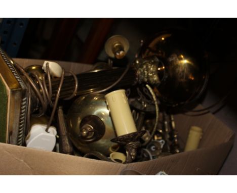 A BOX OF BRASSWARE TO INCLUDE A CONVERTED OIL LAMP, WALL LIGHTS ETC.