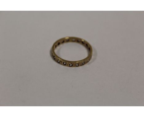 A 9 CARAT GOLD ETERNITY RING 