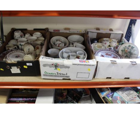 THREE TRAYS OF ASSORTED CERAMICS TO INCLUDE A TRAY OF ROYAL WORCESTER EVESHAM CHINA