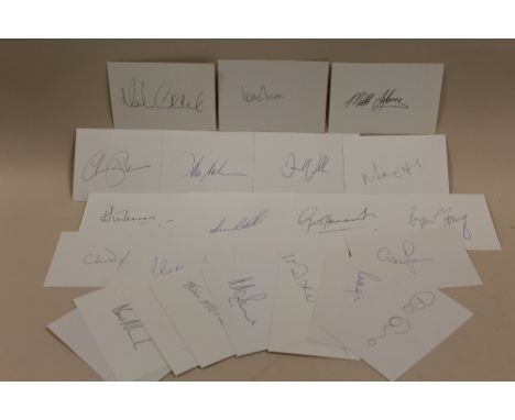 TWENTY FOUR VINTAGE NEW ZEALAND CRICKET TEAM SIGNATURES ON CARD 