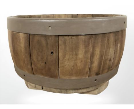 A barrel planter, width 40 cm.