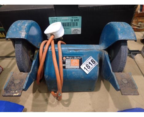 Black &amp; Decker bench grinder. All electrical items in this lot have been PAT tested for safety and have passed. This does