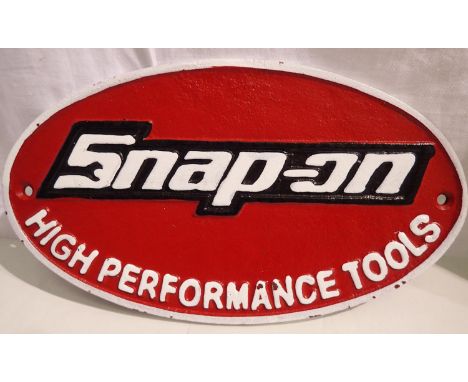 Cast iron Snap on Tools plaque, W: 25 cm. P&amp;P Group 1 (£14+VAT for the first lot and £1+VAT for subsequent lots) 