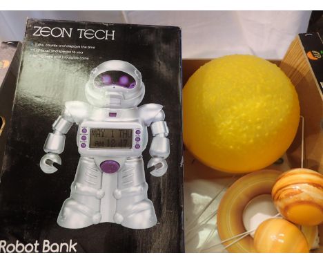 Zeon tech robot money box and scale model of the solar system. Not available for in-house P&amp;P 