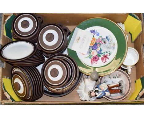 A quantity of ceramics, including Royal Doulton figure of 'Old Ben' HM3190, a Lladro figure of a ballerina and a quantity of 