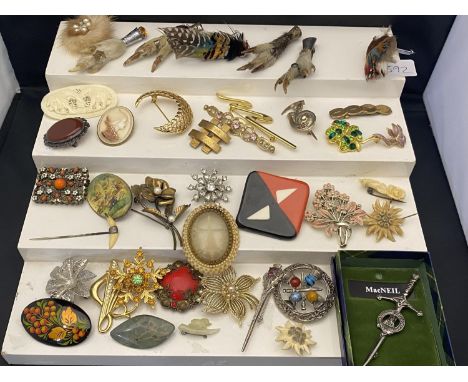 A job lot of assorted vintage costume jewellery brooches including kilt pin