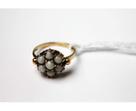 9 ct gold opal ring Size M