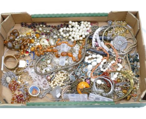 Box of costume jewellery, necklaces, beads, bangles, pendants etc  