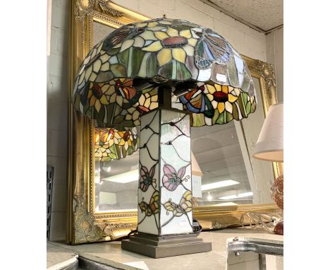 LARGE TIFFANY STYLE BUTTERFLY TABLE LAMP - 58 CMS (H) APPROX