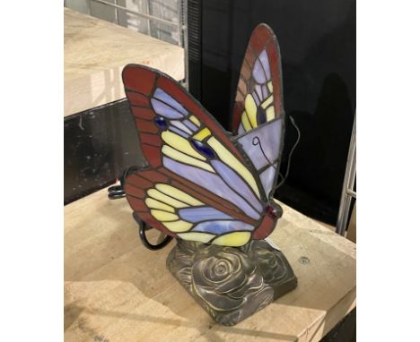 TIFFANY STYLE LAMP &amp; SHADE - 22.5 CMS (H) APPROX