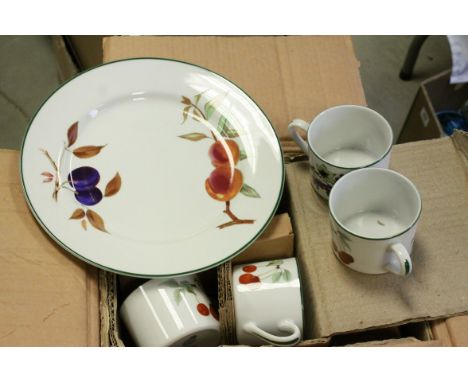 A quantity of Royal Worcester Evesham tableware together with cabinet plate Queens 50th annversary. 