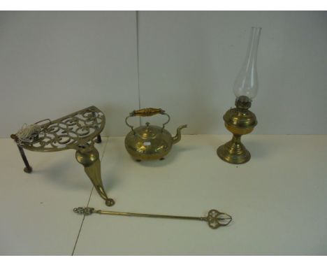 19th century Brass Footman / Trivet together with a Brass Kettle and a Brass Oil Lamp 