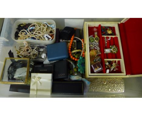 A collection of costume jewellery including vintage 