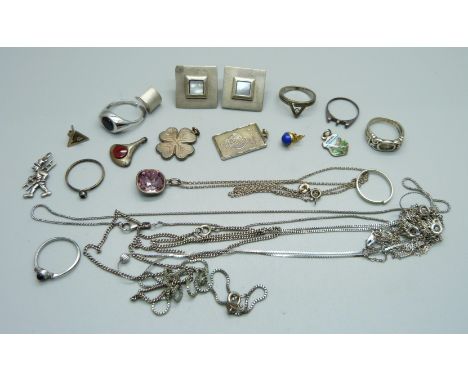 Jewellery including seven silver rings, silver chains, a pair of silver and mother of pearl earrings, etc., 52g 