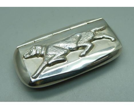 A silver snuff box with gun dog detail, by CME jewellery, 62mm 