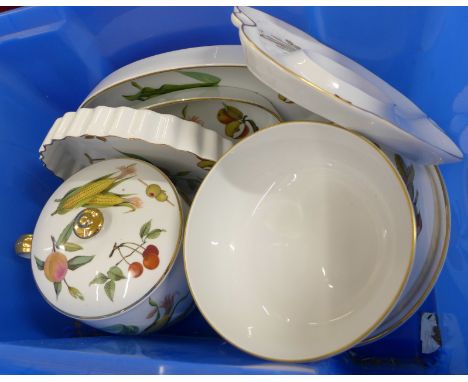 Royal Worcester Evesham tablewares 