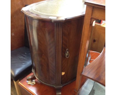 A REPRO CABINET AND LAMP STANDARD