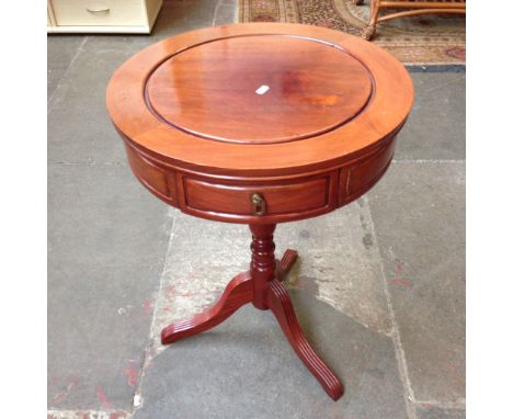 A REPRODUCTION TRIPOD TABLE H68CM