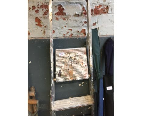 ALUMINIUM LADDER