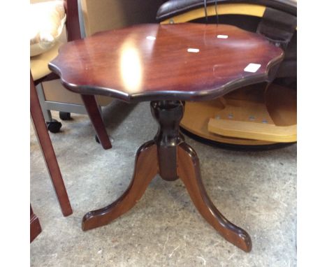 A REPRODUCTION TRIPOD TABLE