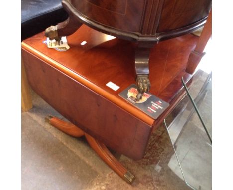 A REPRODUCTION YEWOOD SOFA TABLE