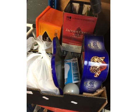 BOX OF LIGHT BULBS